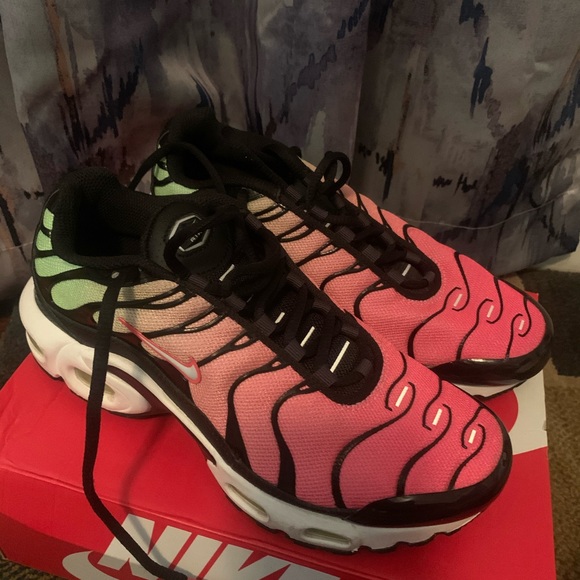 Air Max - Picture 1 of 2